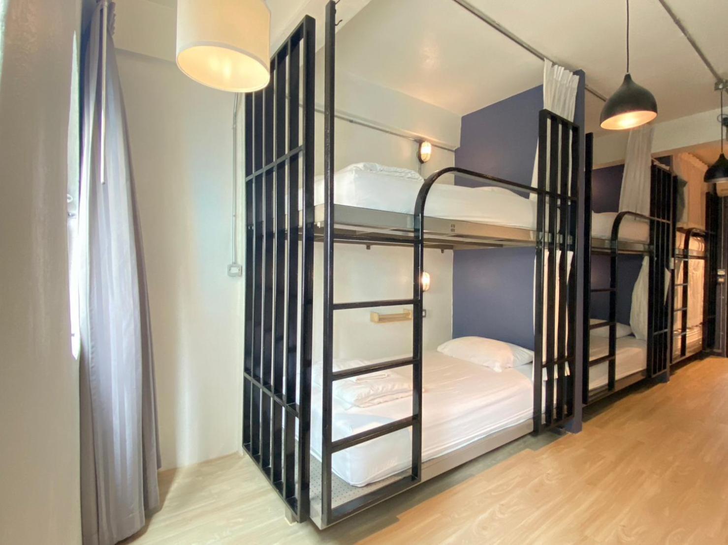 Monomer Hostal