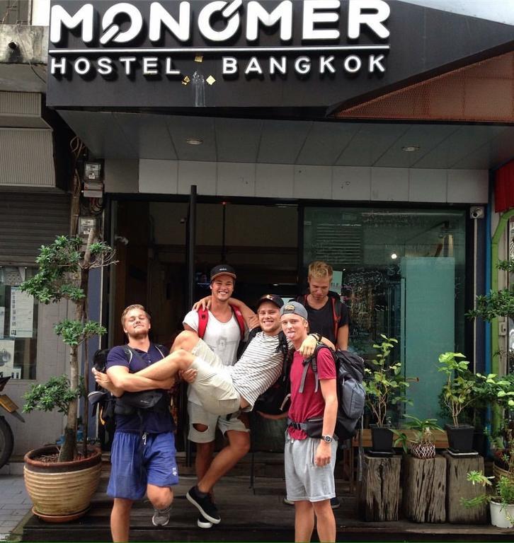 Monomer Hostal *